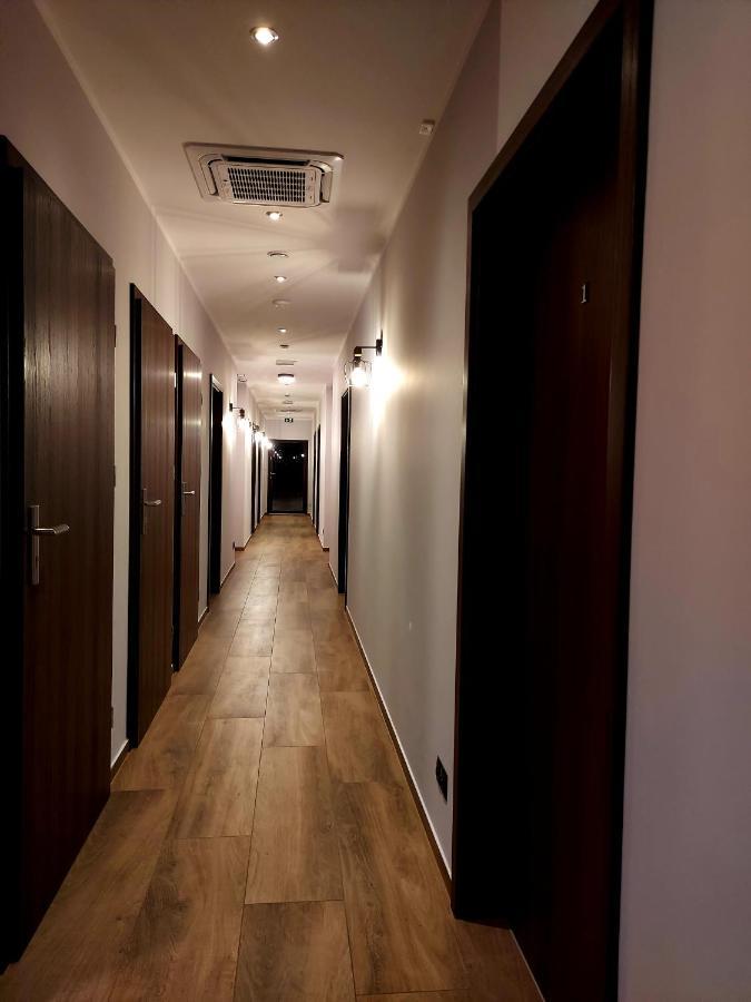 Pensjonat I Restauracja Hubertowka Milicz Buitenkant foto
